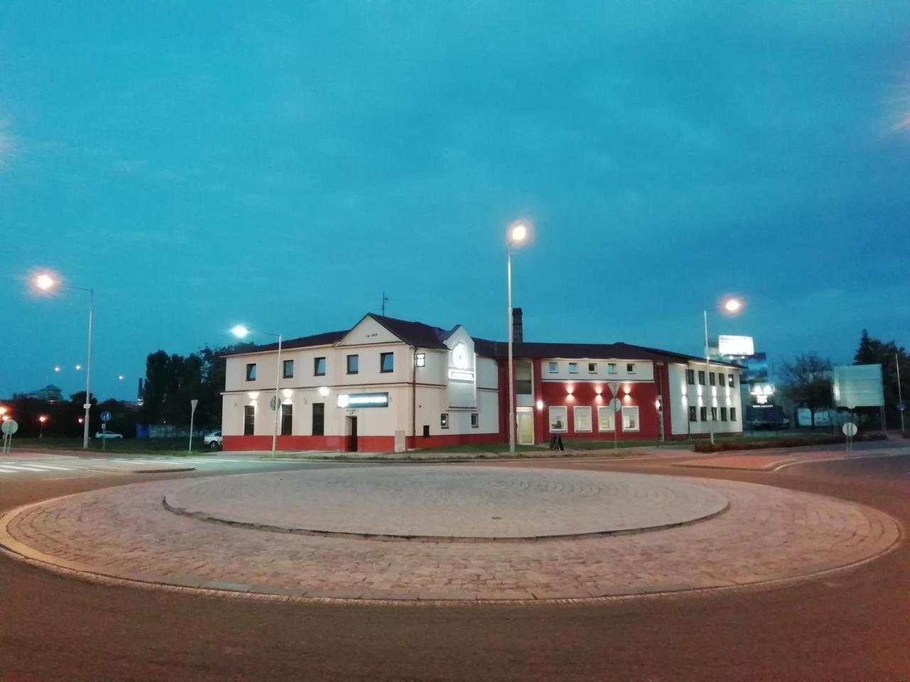 Motorest U Kola Hotel Prostejov Bagian luar foto